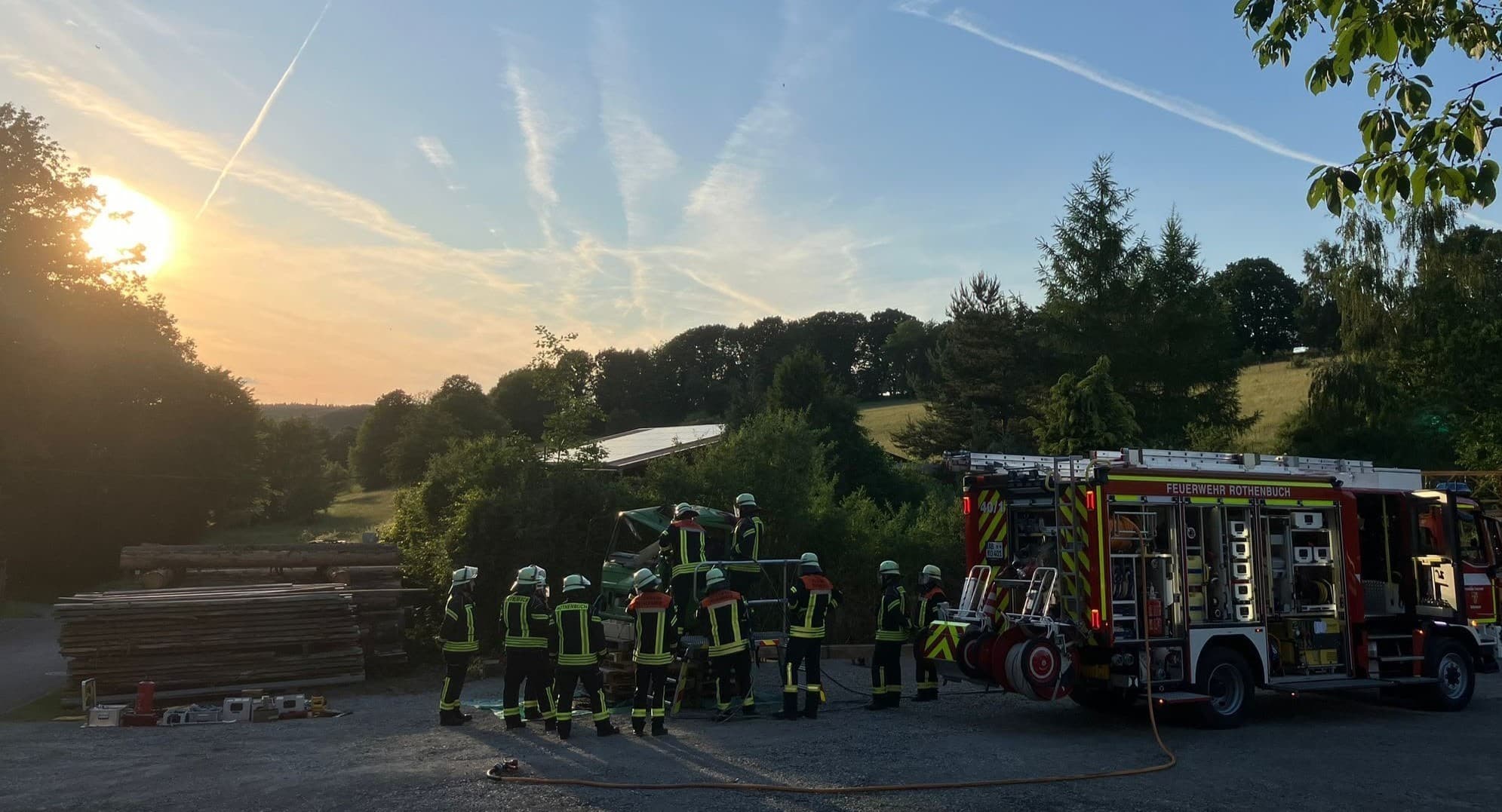 Feuerwehr Rothenbuch – Mannschaft bei Übung am Abend