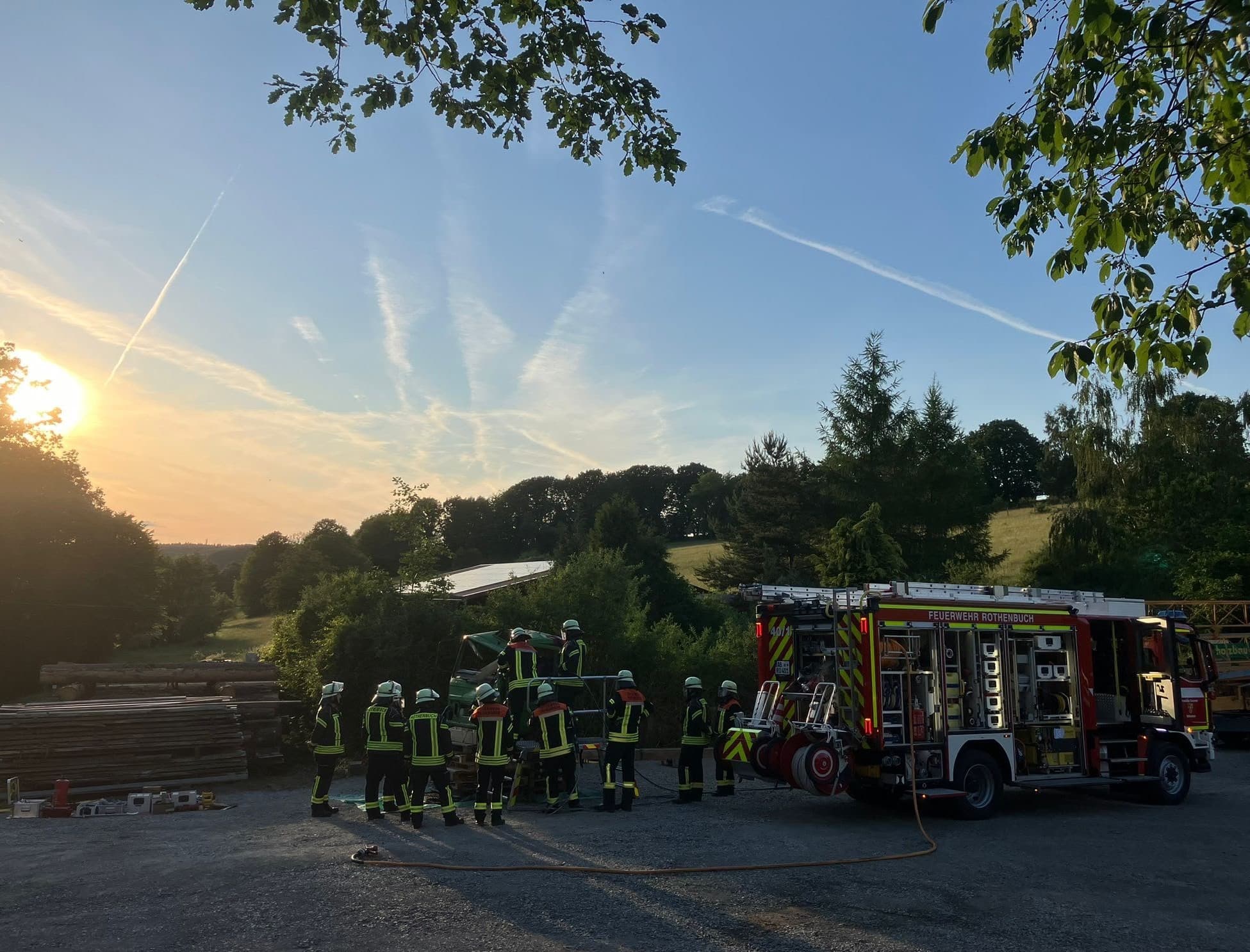 Feuerwehr Rothenbuch – Mannschaft bei Übung am Abend